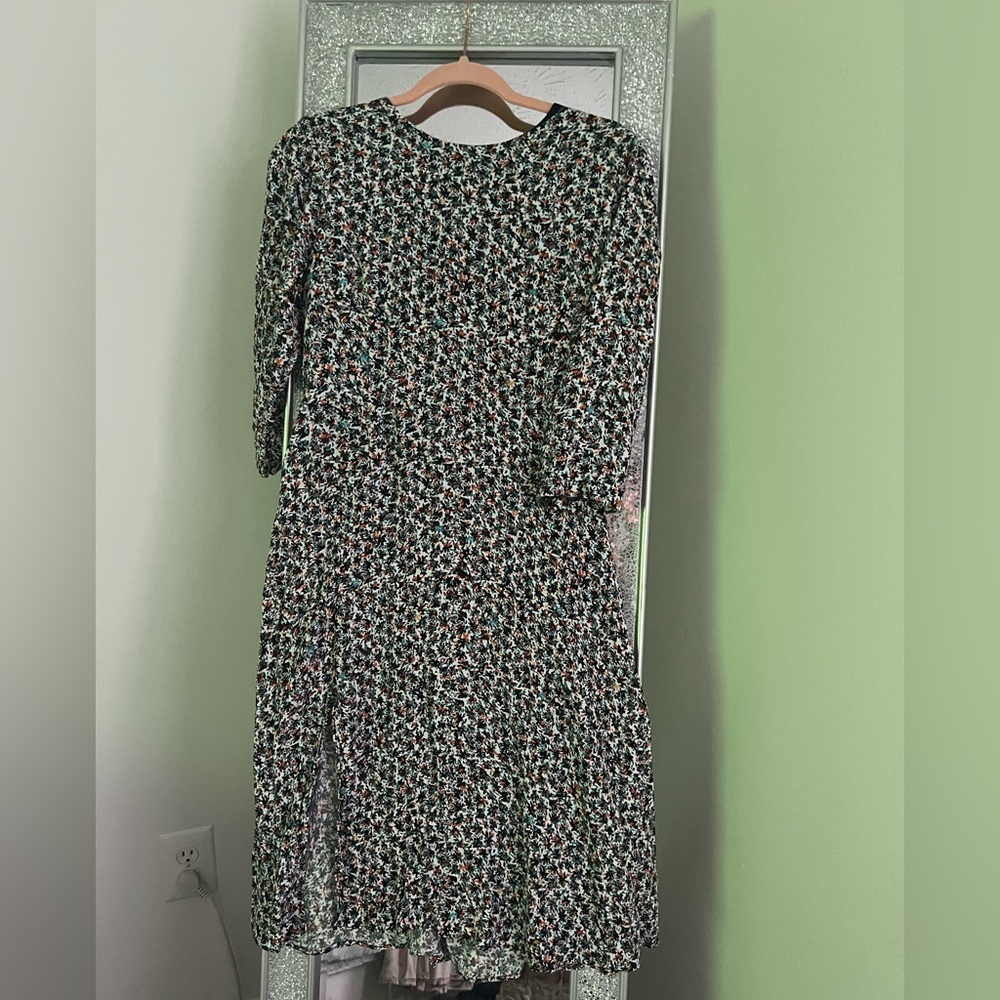 Brand Loft size 4 short floral midi dress w slit on side